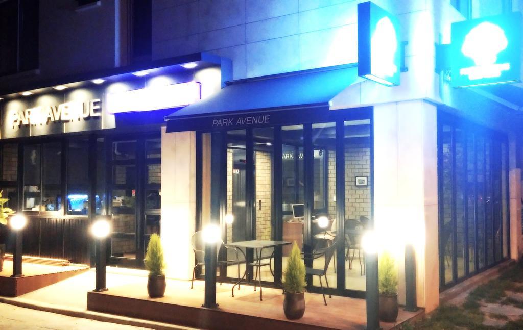 Park Avenue Hostel Сеул Екстериор снимка