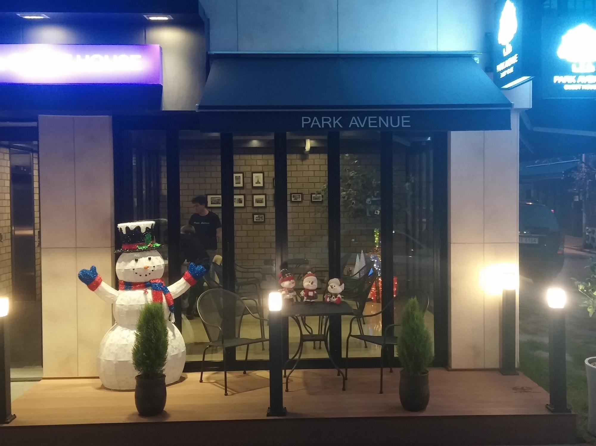 Park Avenue Hostel Сеул Екстериор снимка