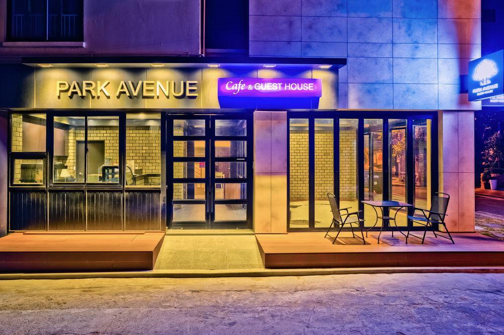 Park Avenue Hostel Сеул Екстериор снимка
