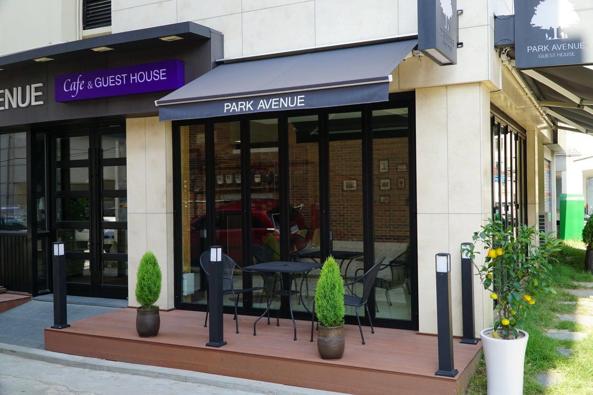 Park Avenue Hostel Сеул Екстериор снимка