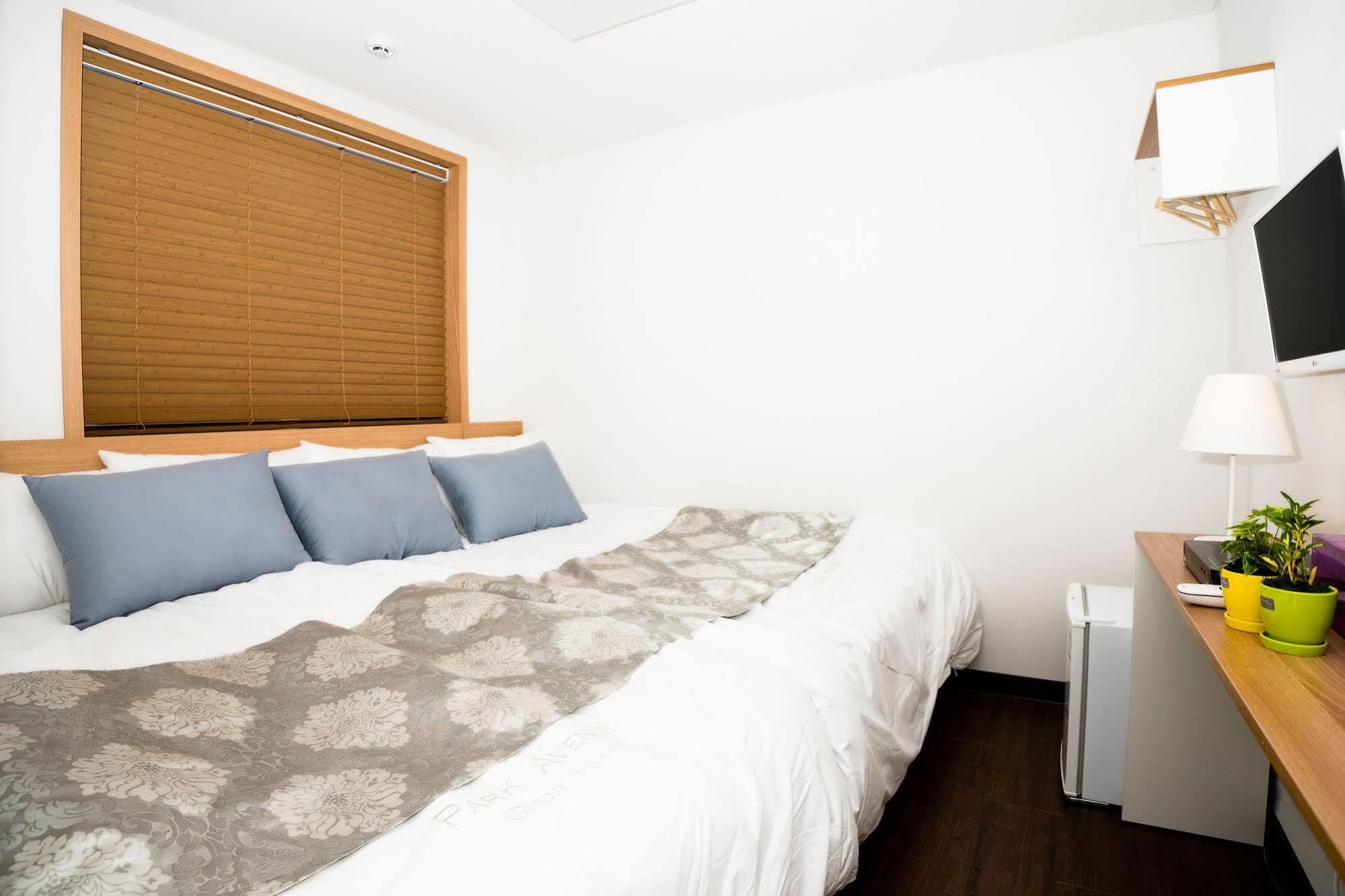 Park Avenue Hostel Сеул Екстериор снимка