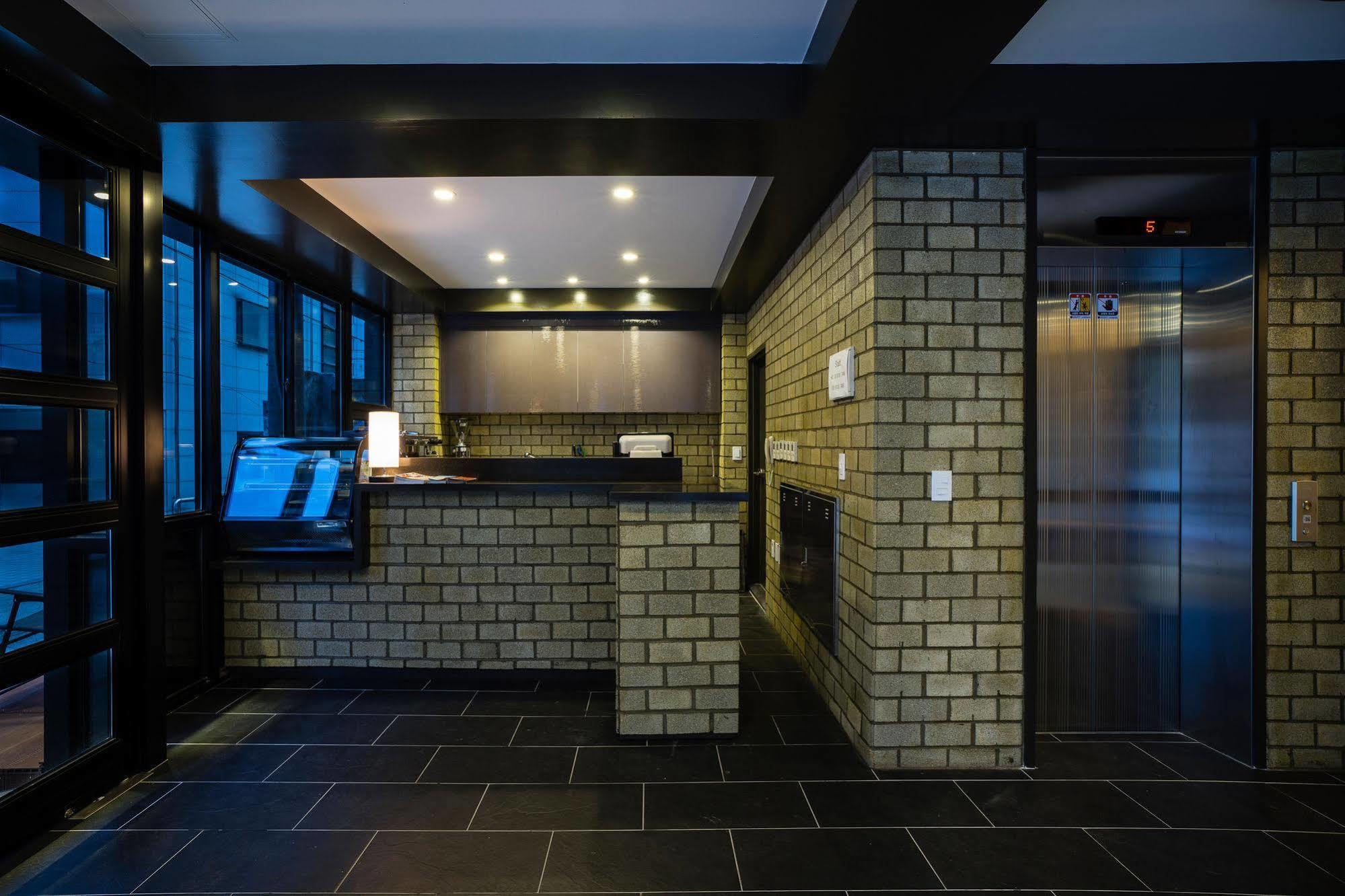 Park Avenue Hostel Сеул Екстериор снимка