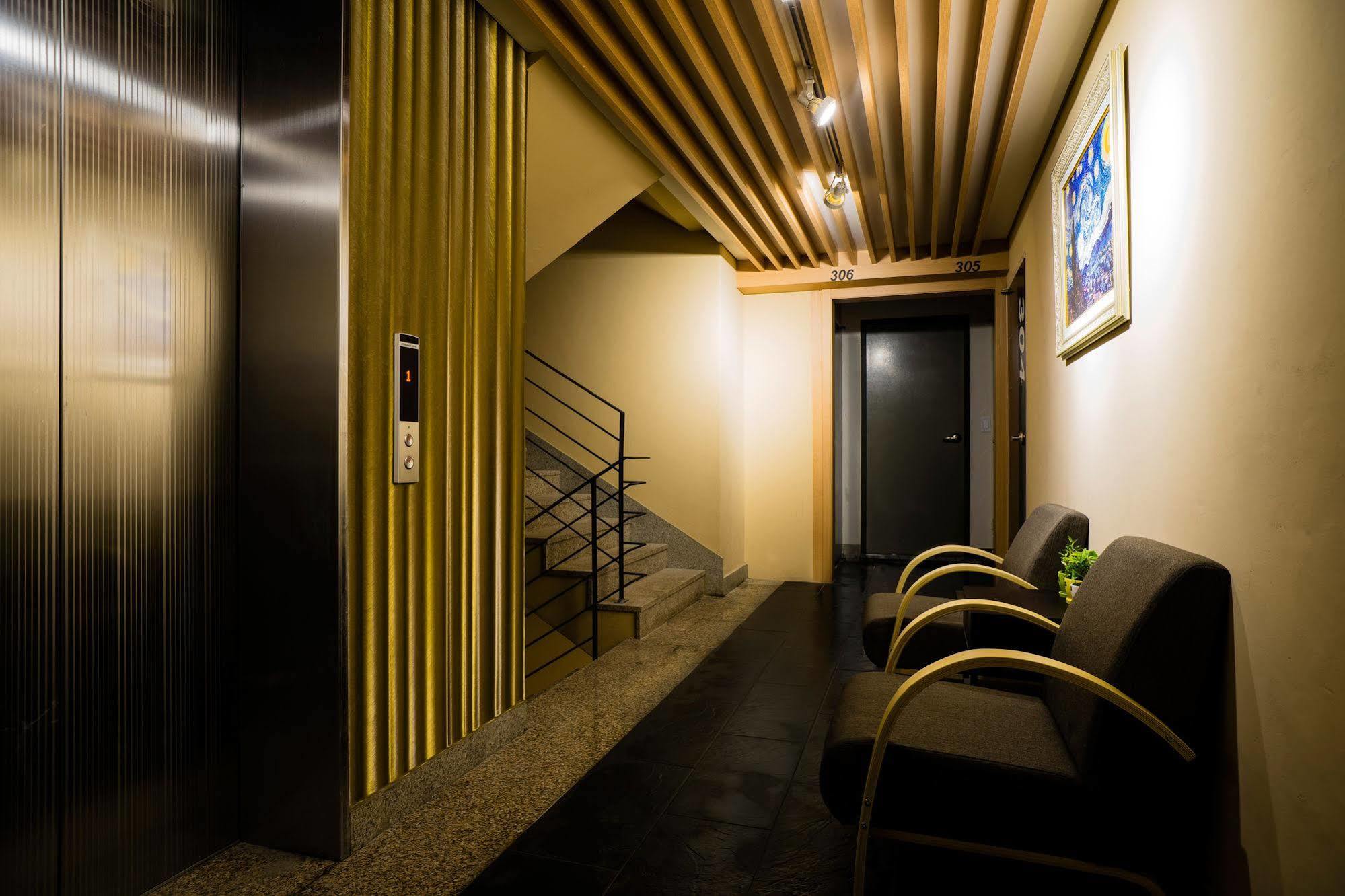 Park Avenue Hostel Сеул Екстериор снимка